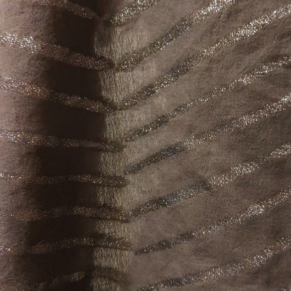 Badgley Mischka Metallic Herringbone Wrap - Picture 5 of 7